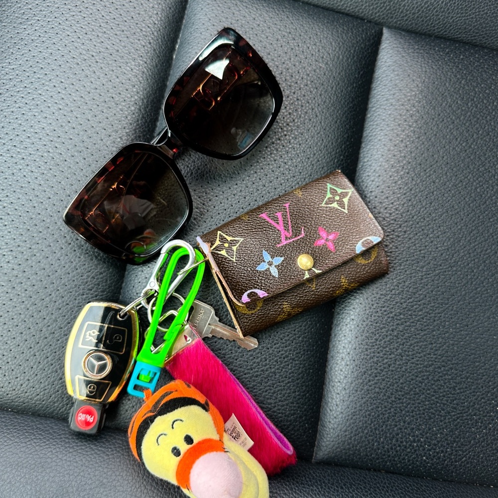 🍒✨Louis Vuitton Brown Key Holder✨🍒 - Picture 10 of 10